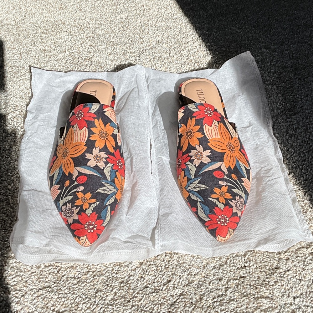 Floral Print Mules - Black and Orange
